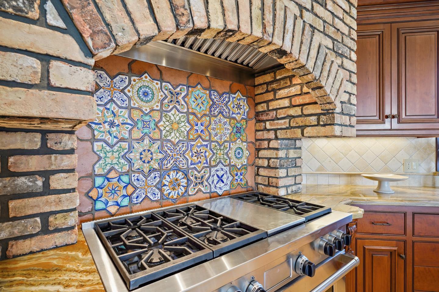 Queens Court San Carlos, CA 94070 - Photo 28 of 72 Gallery Image 28