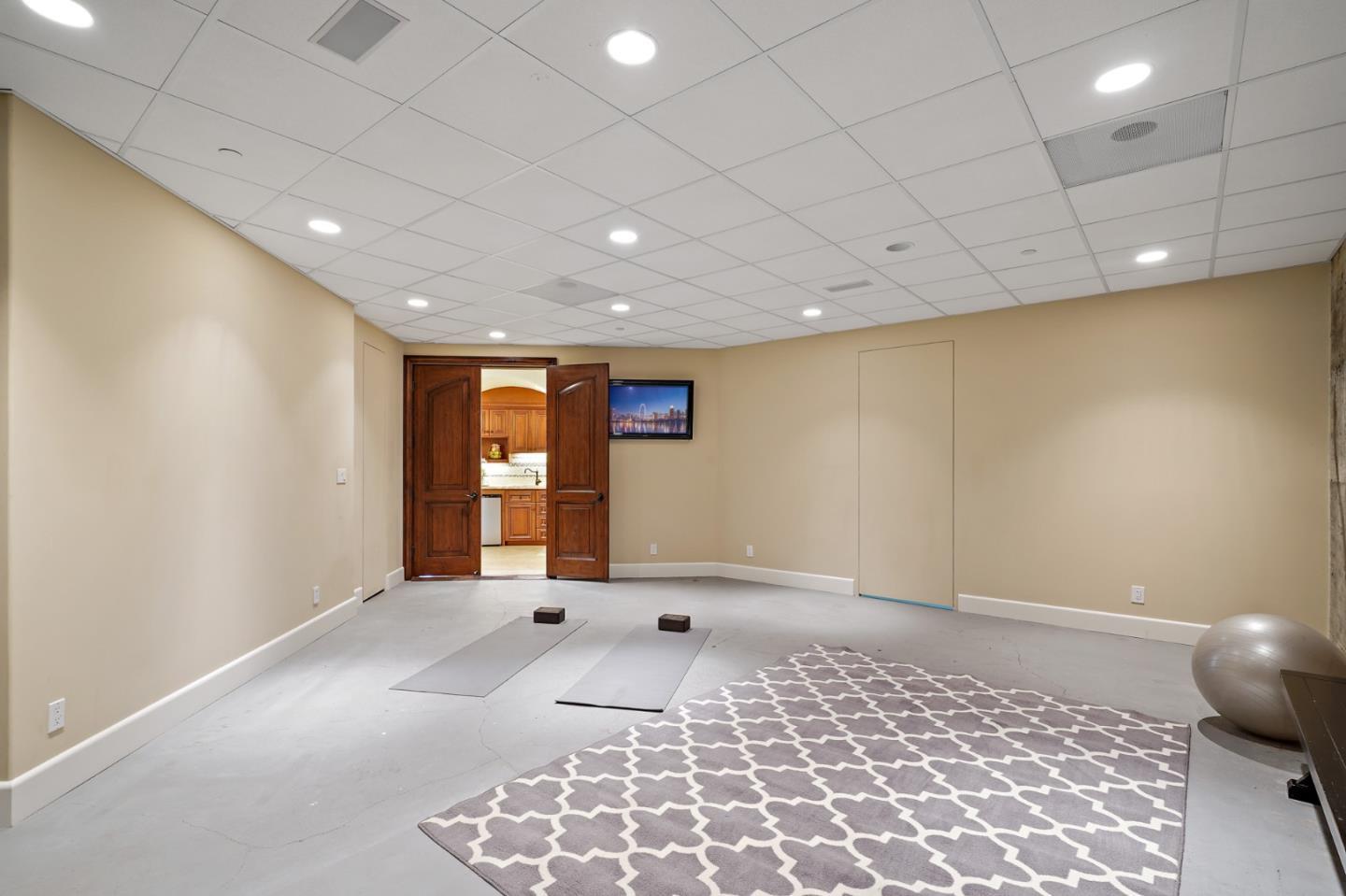 Queens Court San Carlos, CA 94070 - Photo 69 of 72 Gallery Image 69