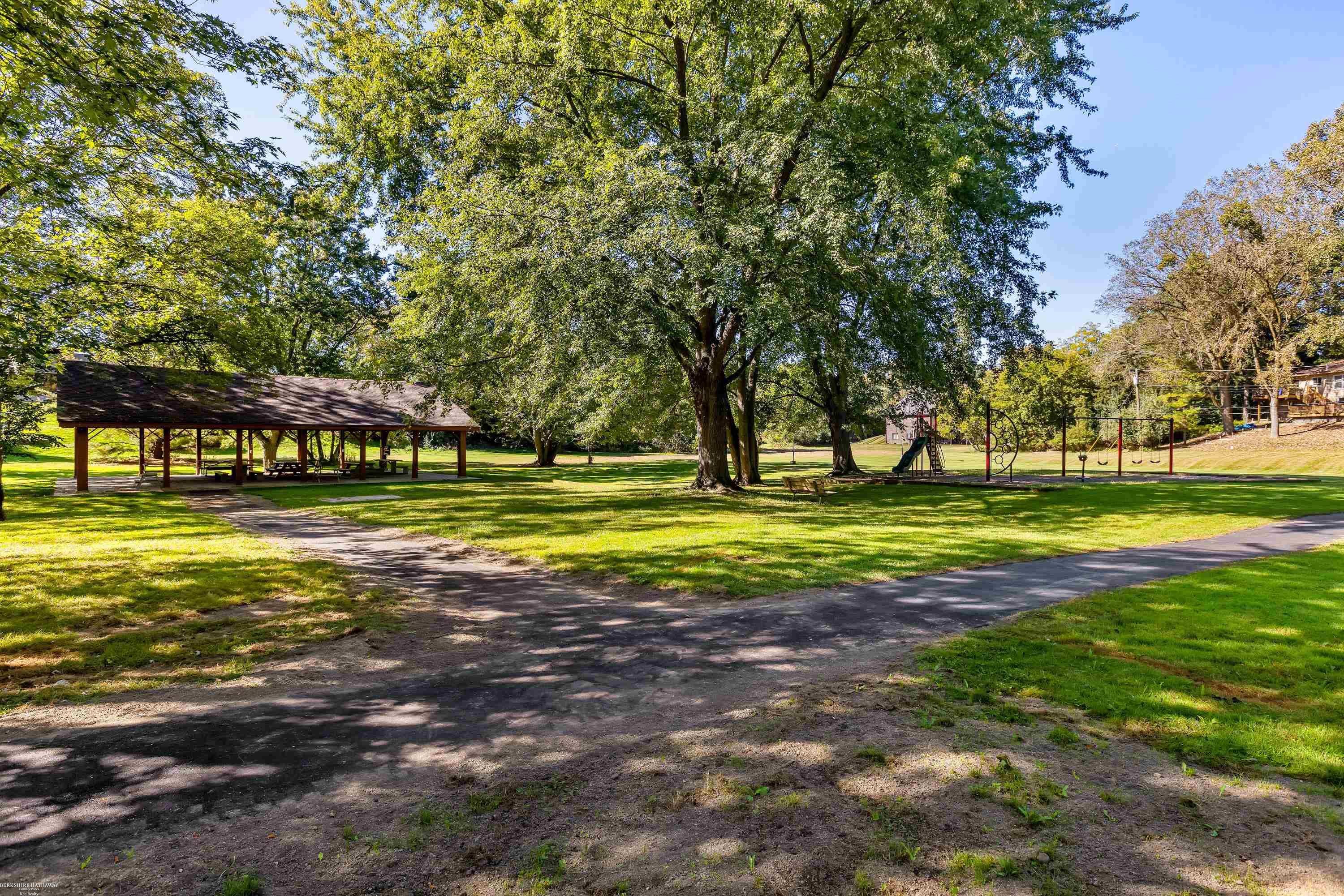 681 Lake Forest Road Rochester, MI 48309 - Photo 41 of 41 50156139-5dfe16b4-d7e1-4e41-a008-bc934f76b0a2.JPG