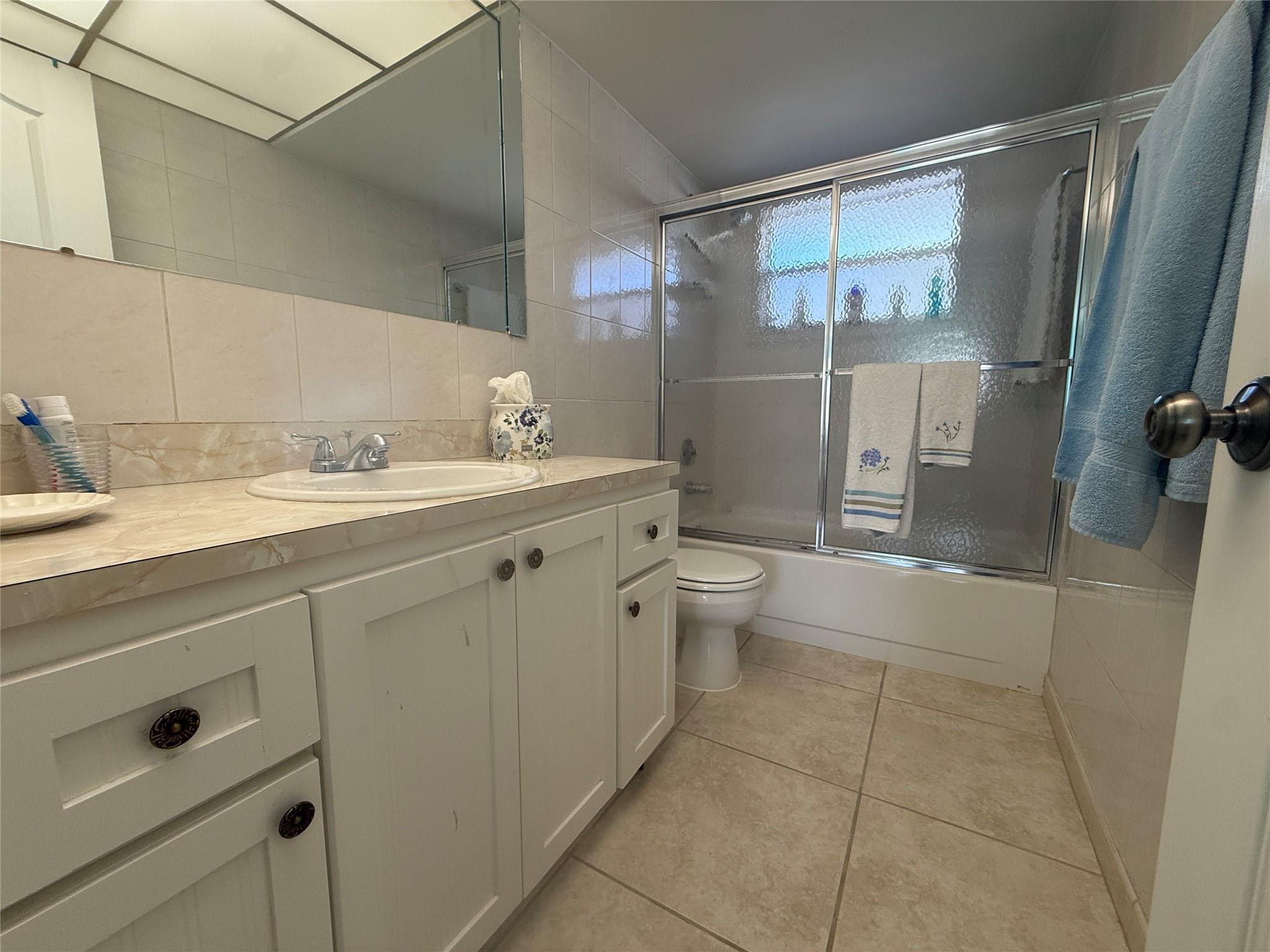 2761 North Pine Island Road, Unit 204 Sunrise, FL 33322 - Photo 17 of 39 Full bath