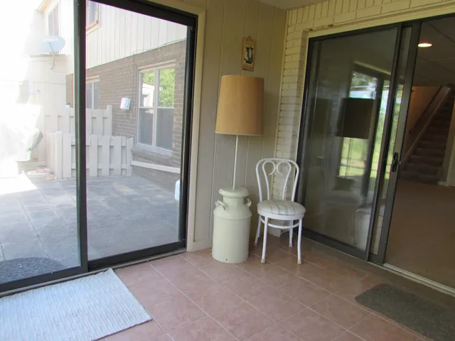 $215,000 | 9920 Cambridge Court, South Lyon, MI 48178