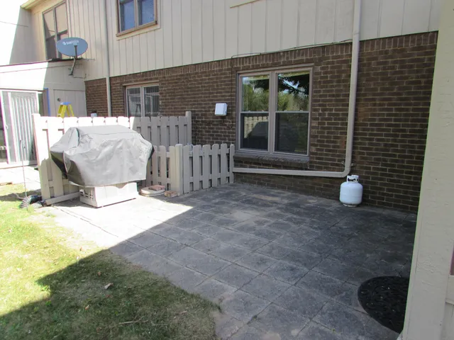 $215,000 | 9920 Cambridge Court, South Lyon, MI 48178