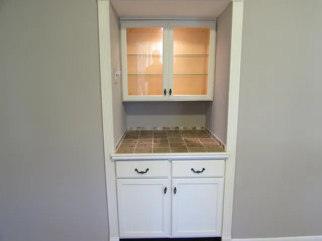 $215,000 | 9920 Cambridge Court, South Lyon, MI 48178