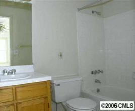 430 Queens Road, Unit 621 Charlotte, NC 28207 - Photo 6 of 8 Gallery Image 6