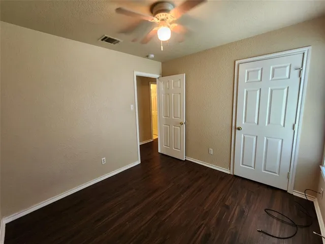 $1,250 | 1431 East Robert Street, Fort Worth, TX 76104