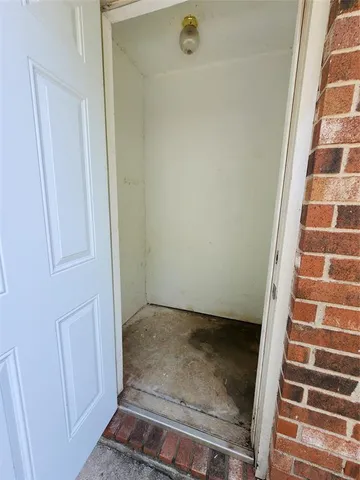 $1,250 | 1431 East Robert Street, Fort Worth, TX 76104