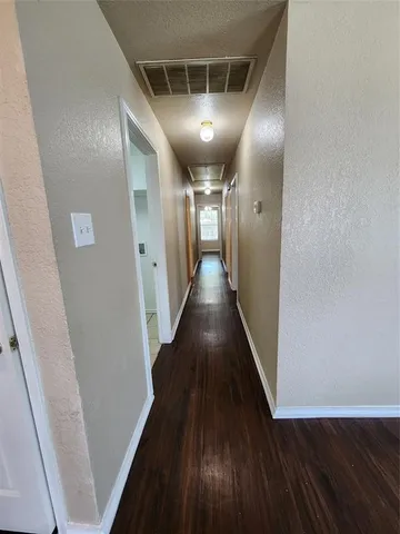 $1,250 | 1431 East Robert Street, Fort Worth, TX 76104