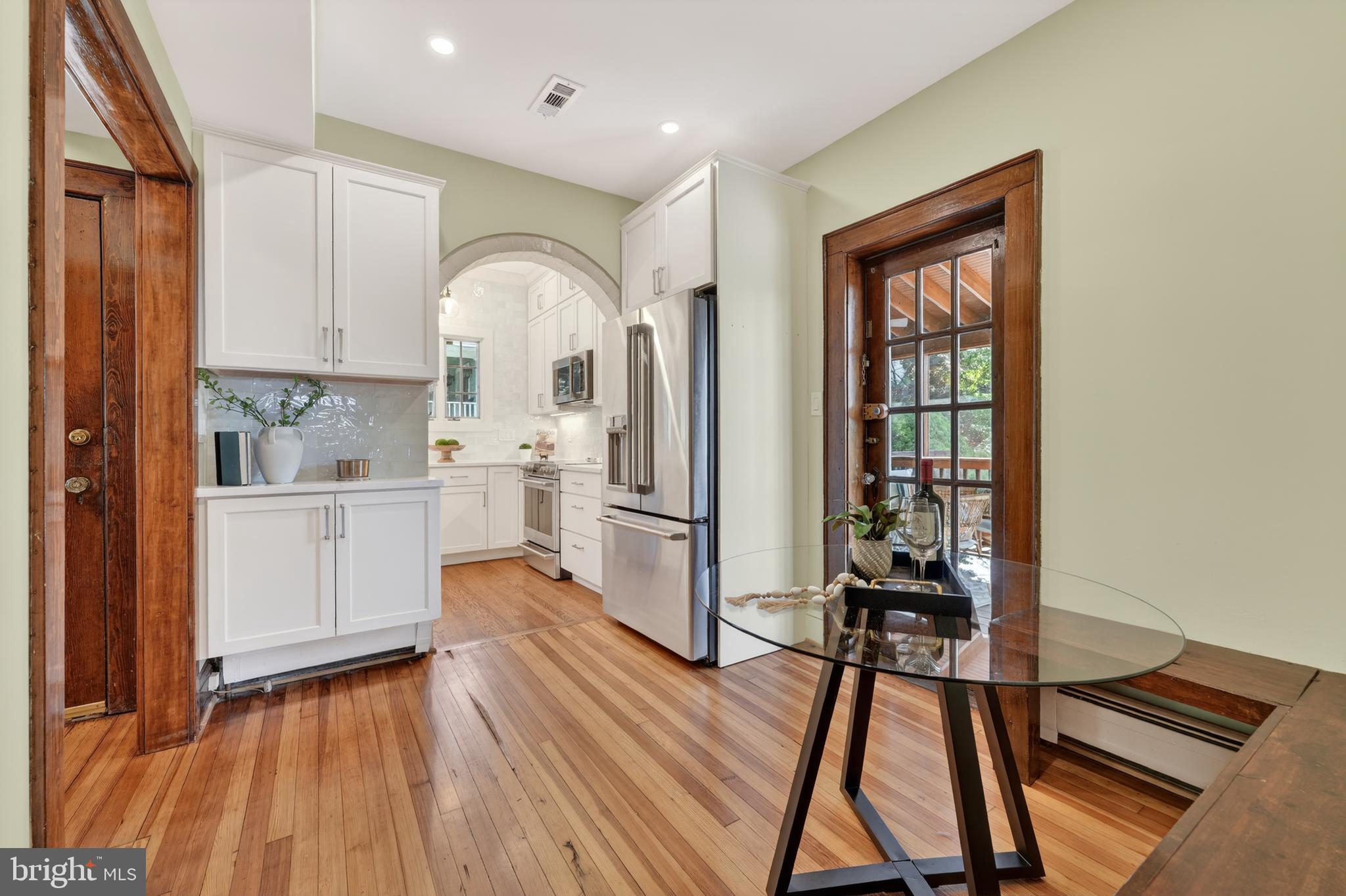 5430 22nd Road North Arlington, VA 22205 - Photo 36 of 135 The Cutest Eat-In Kitchen!
