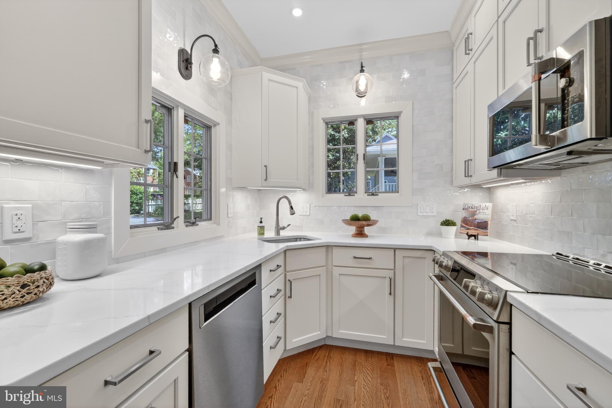 5430 22nd Road North Arlington, VA 22205 - Photo 39 of 135 Kitchen- Quartz Counters & Subway Tile Backsplash!