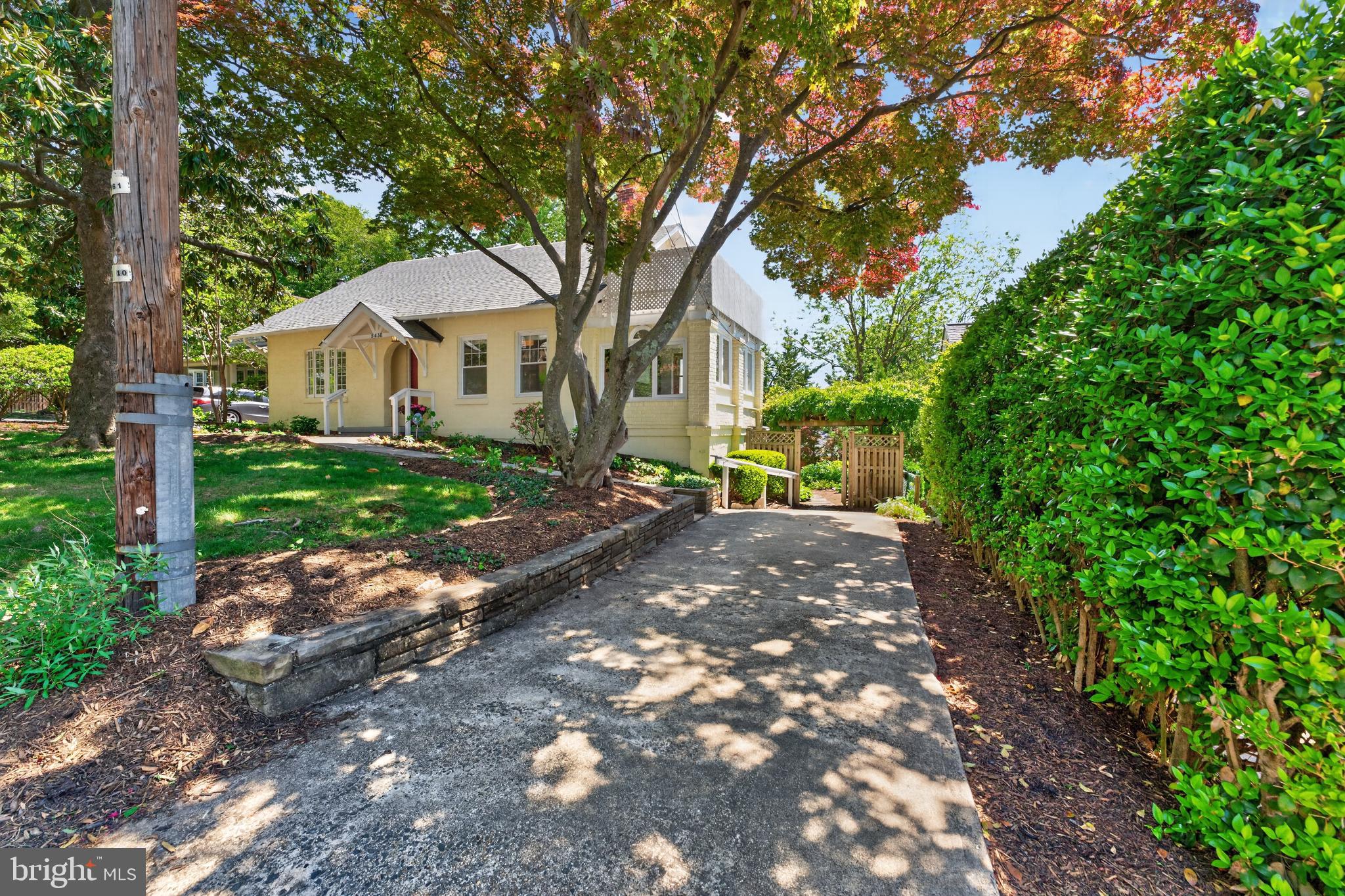 5430 22nd Road North Arlington, VA 22205 - Photo 4 of 135 2 Car Driveway - A Space That Makes Life Easier!