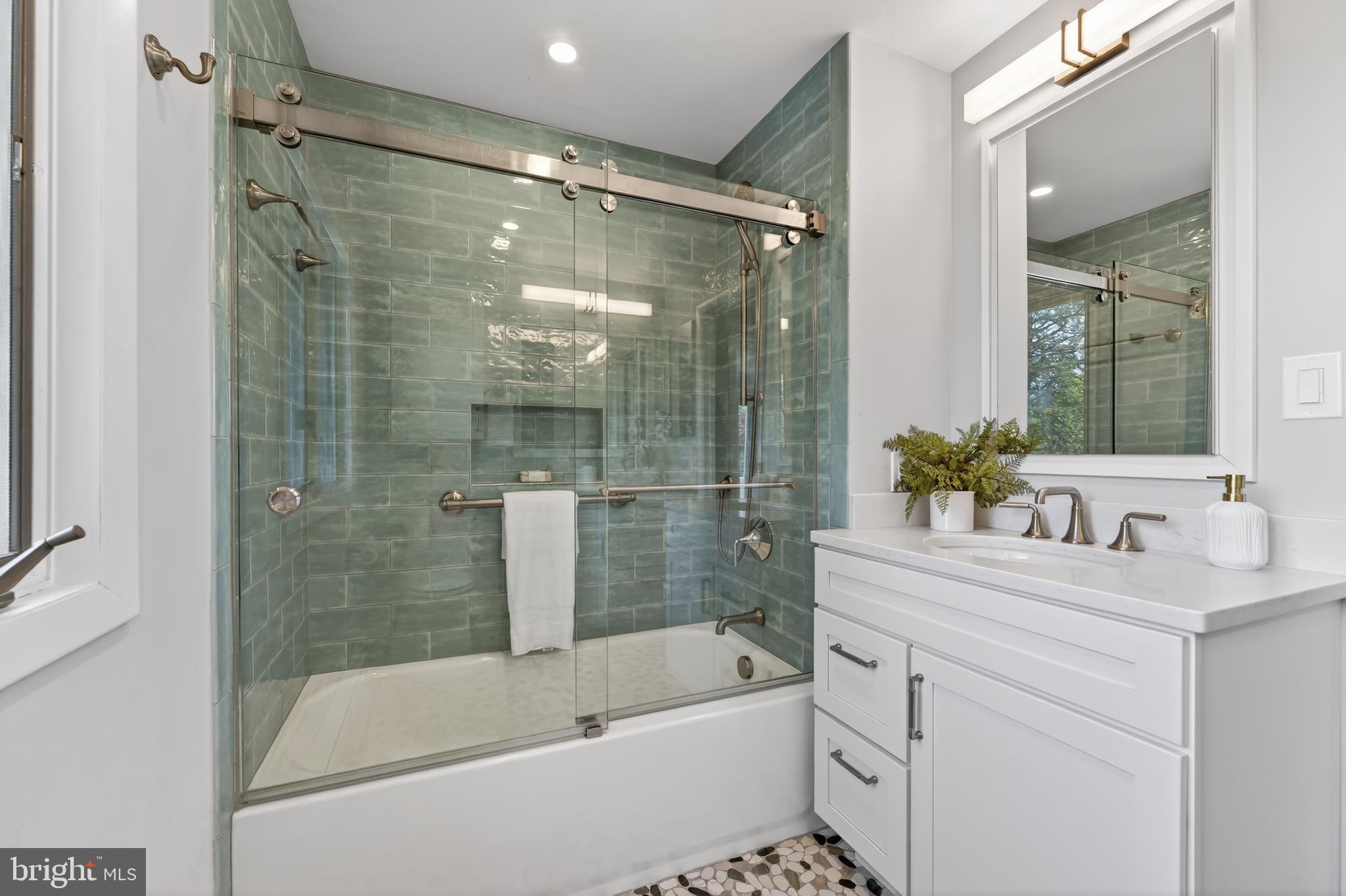 5430 22nd Road North Arlington, VA 22205 - Photo 61 of 135 Tub-Shower Combo With Glass Enclosure!