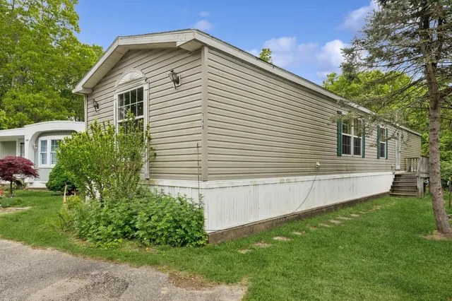 $325,000 | 105 Oakview Highway, Unit 148, East Hampton, NY 11937