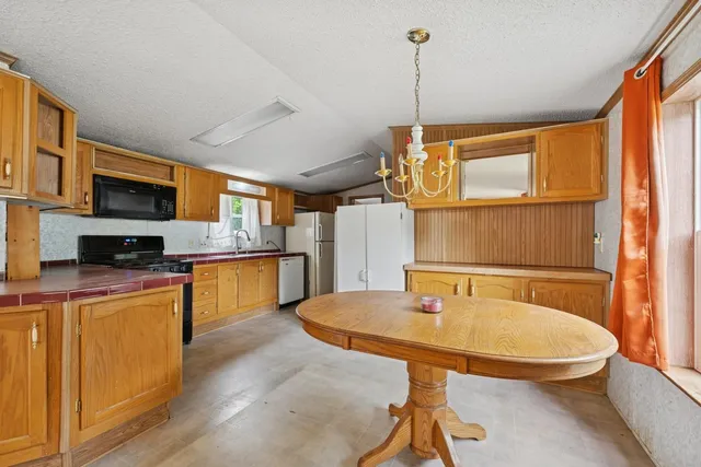 $325,000 | 105 Oakview Highway, Unit 148, East Hampton, NY 11937