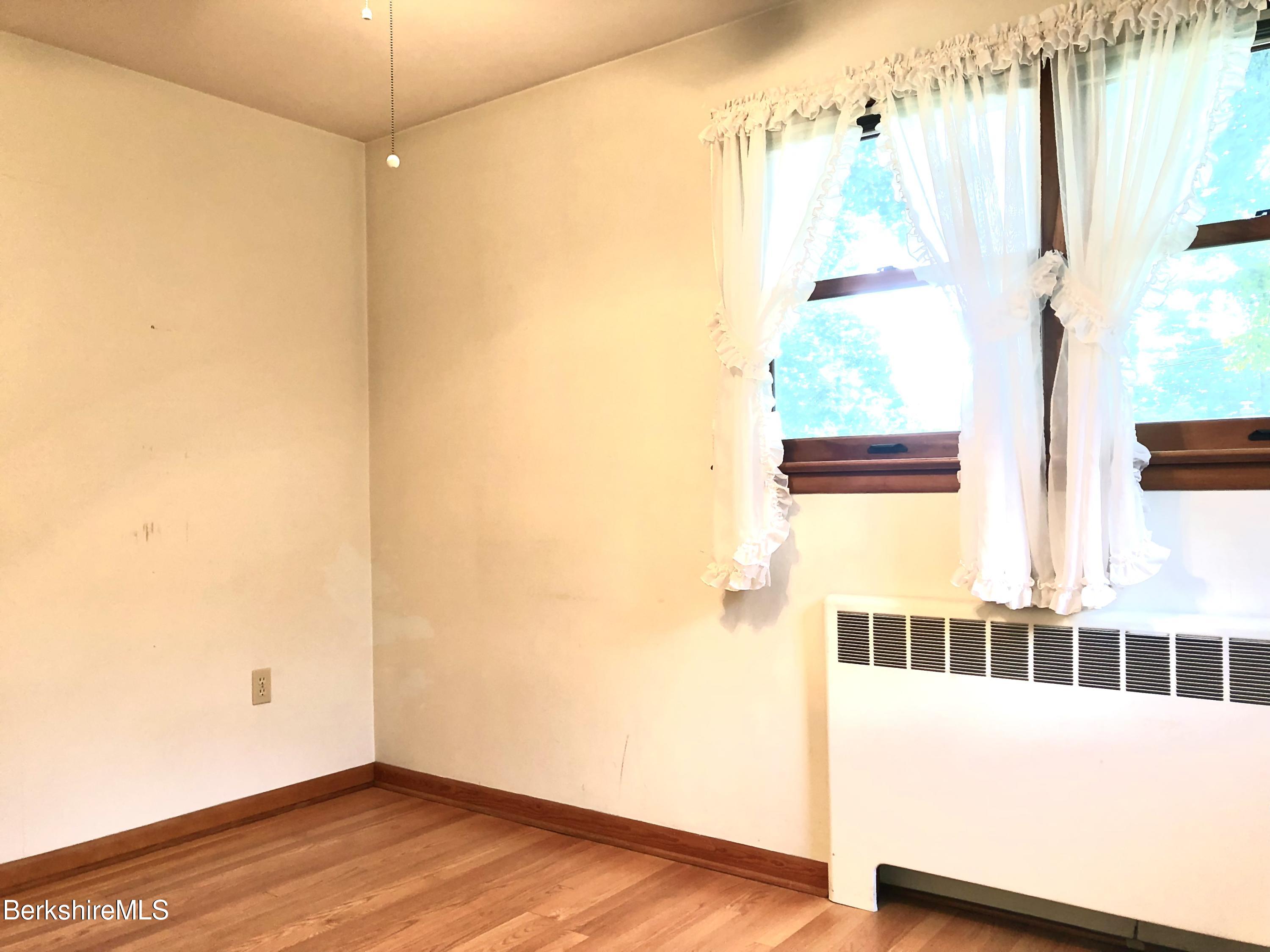 40 Howe Road Pittsfield, MA 01201 - Photo 21 of 55 Bedroom 1 view 4