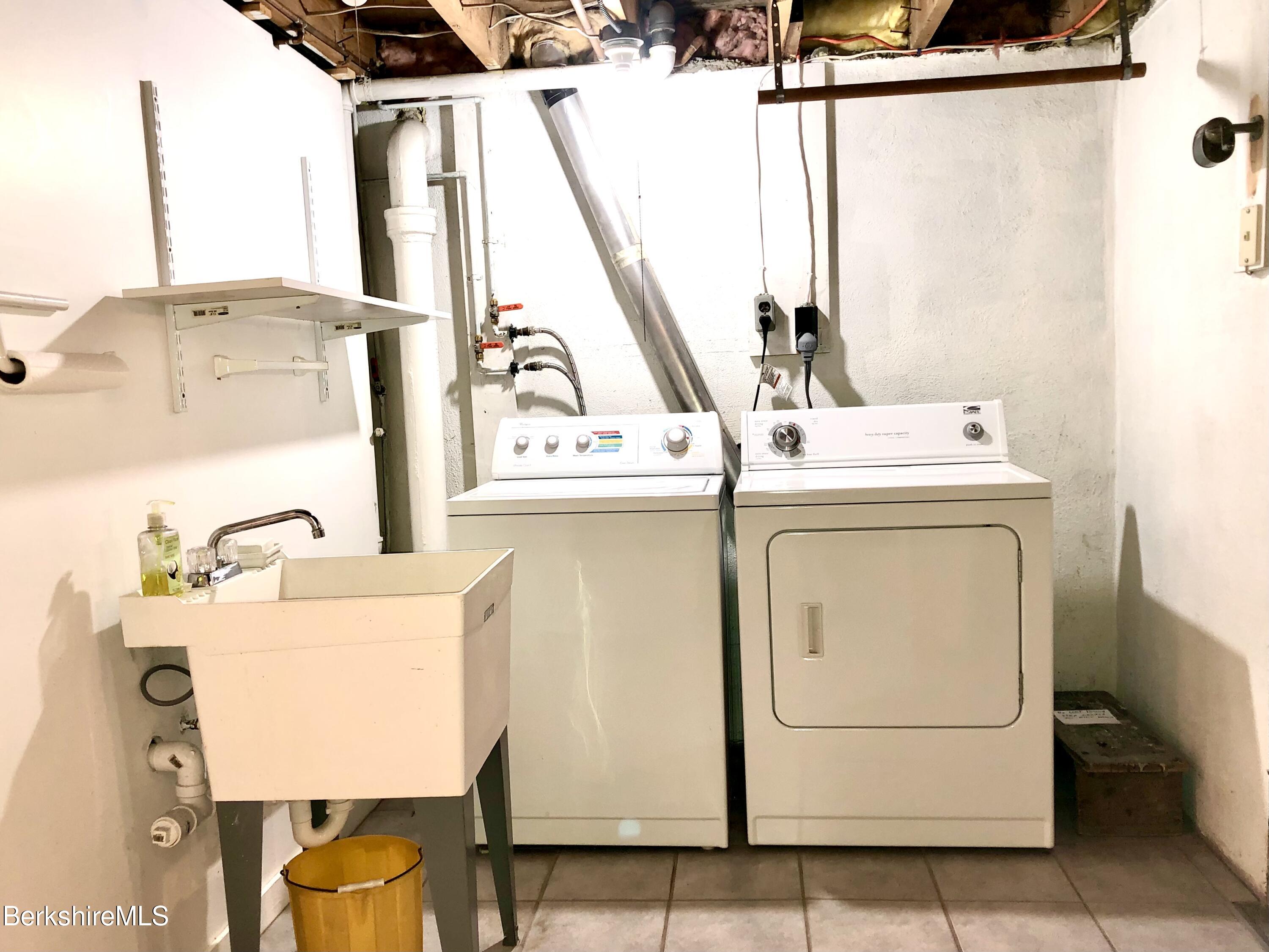 40 Howe Road Pittsfield, MA 01201 - Photo 39 of 55 Laundry