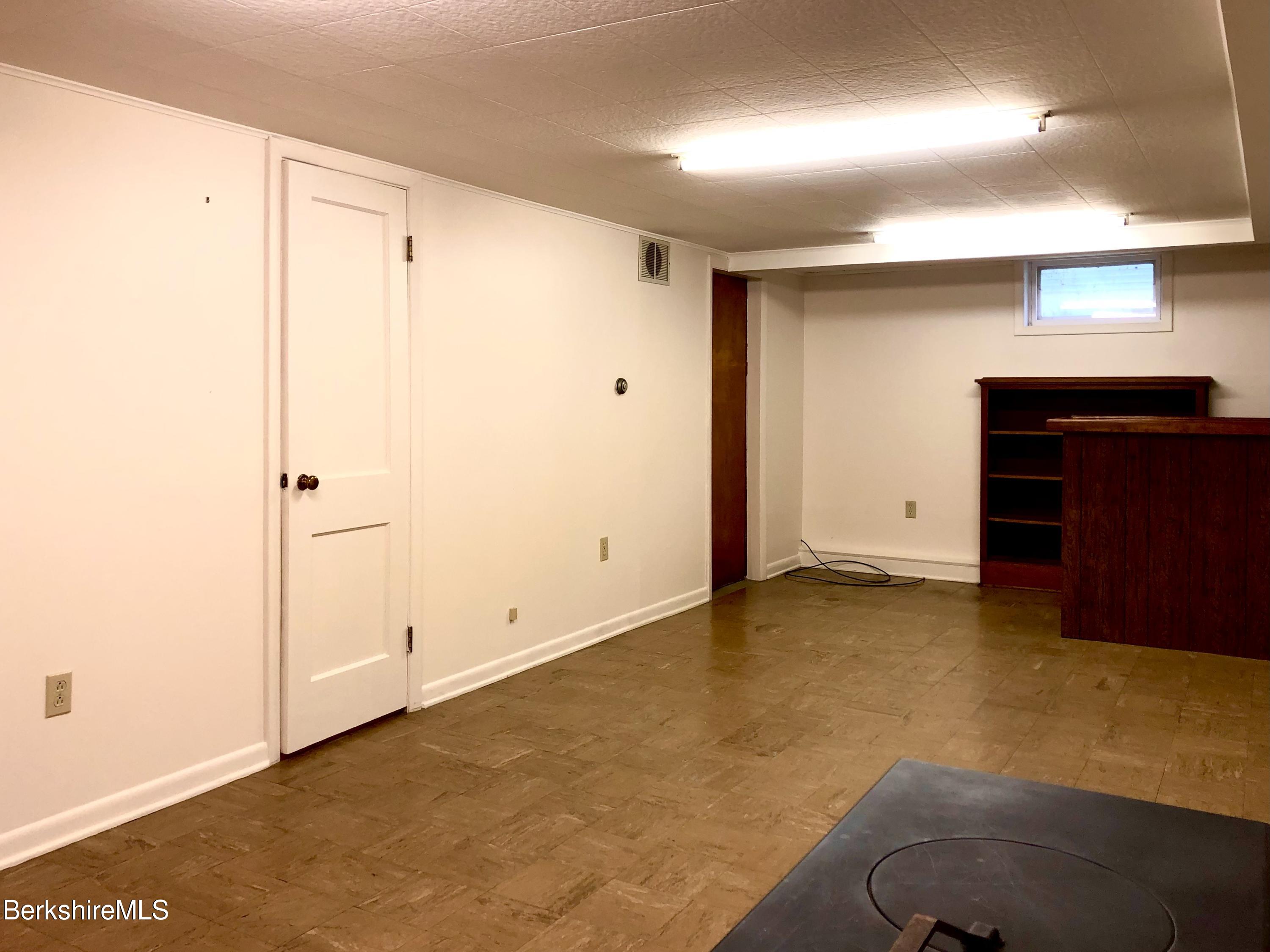 40 Howe Road Pittsfield, MA 01201 - Photo 8 of 55 Family Room View 1