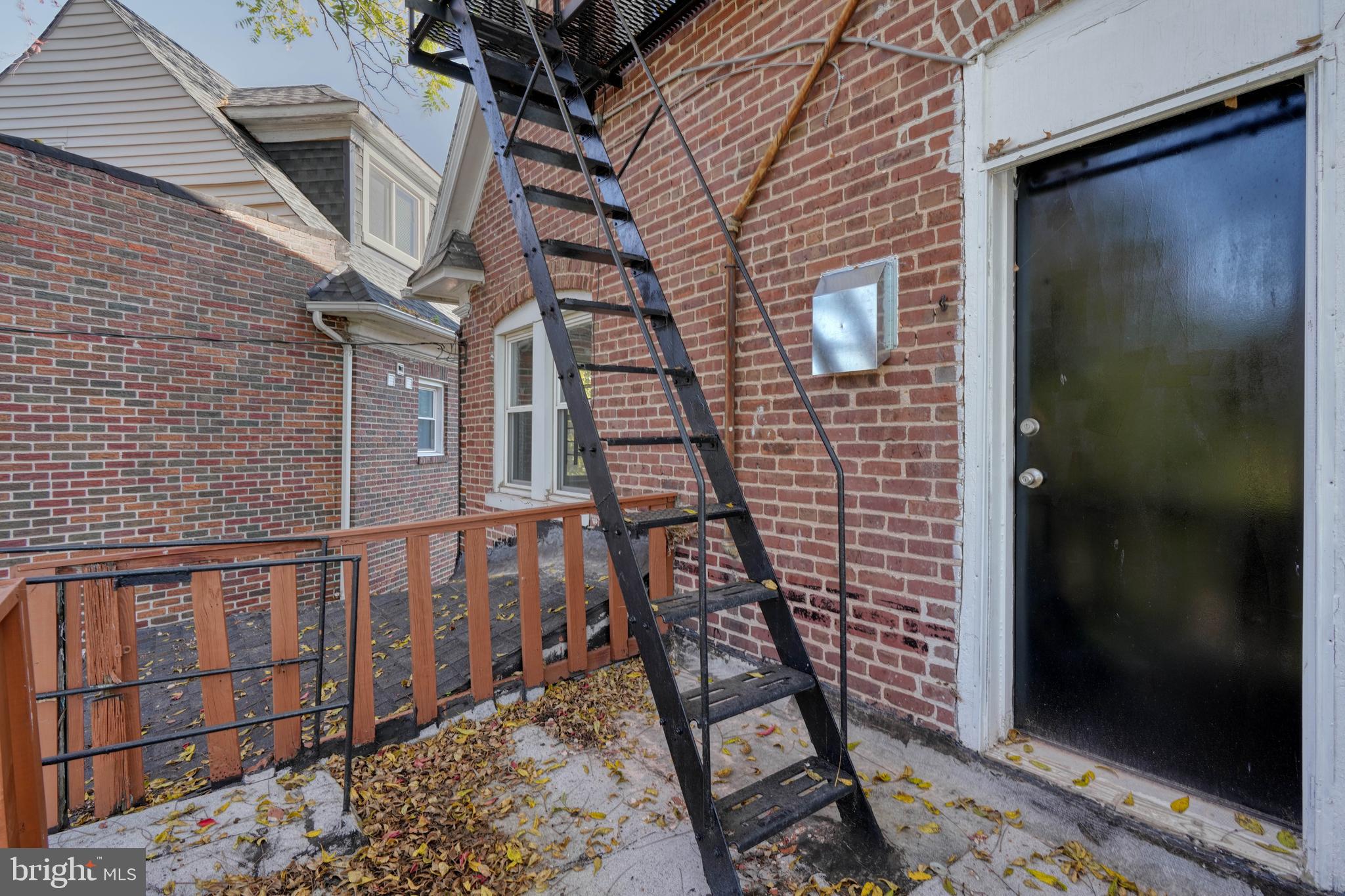 616 North Woodington Road, Unit 2 Baltimore, MD 21229 - Photo 5 of 29