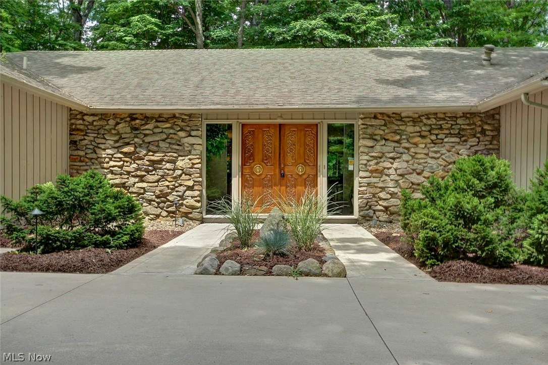 12221 Moss Point Road Strongsville, OH 44136 - Photo 3 of 35 Gallery Image 3