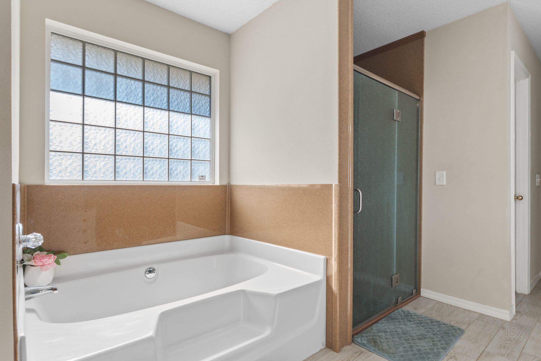 7036 Rampart Way Pensacola, FL 32505 - Photo 21 of 39 a bathroom with a bathtub and next to a window