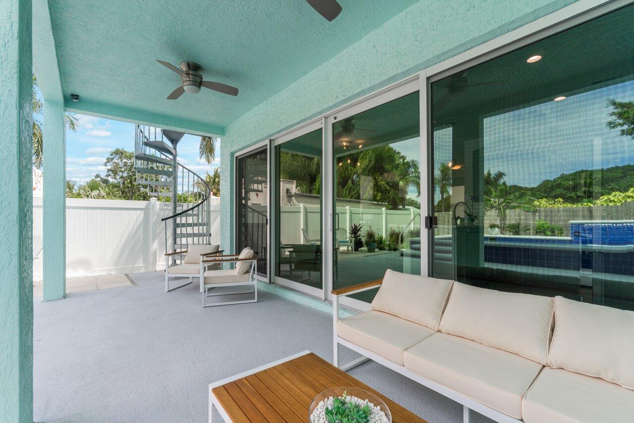 9427 Southeast Athena Street Hobe Sound, FL 33455 - Photo 28 of 33 Outdoor Seating Area