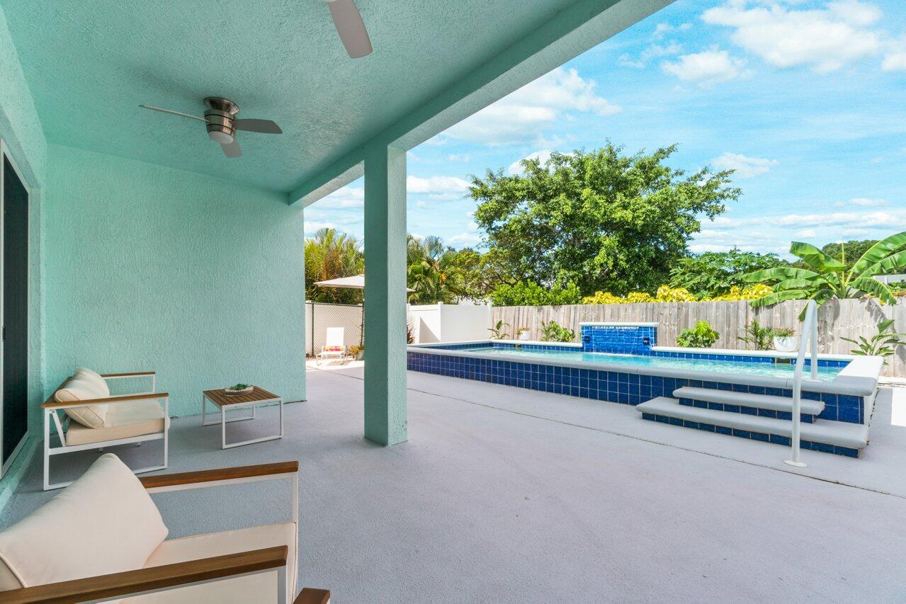 9427 Southeast Athena Street Hobe Sound, FL 33455 - Photo 29 of 33 Outdoor Seating