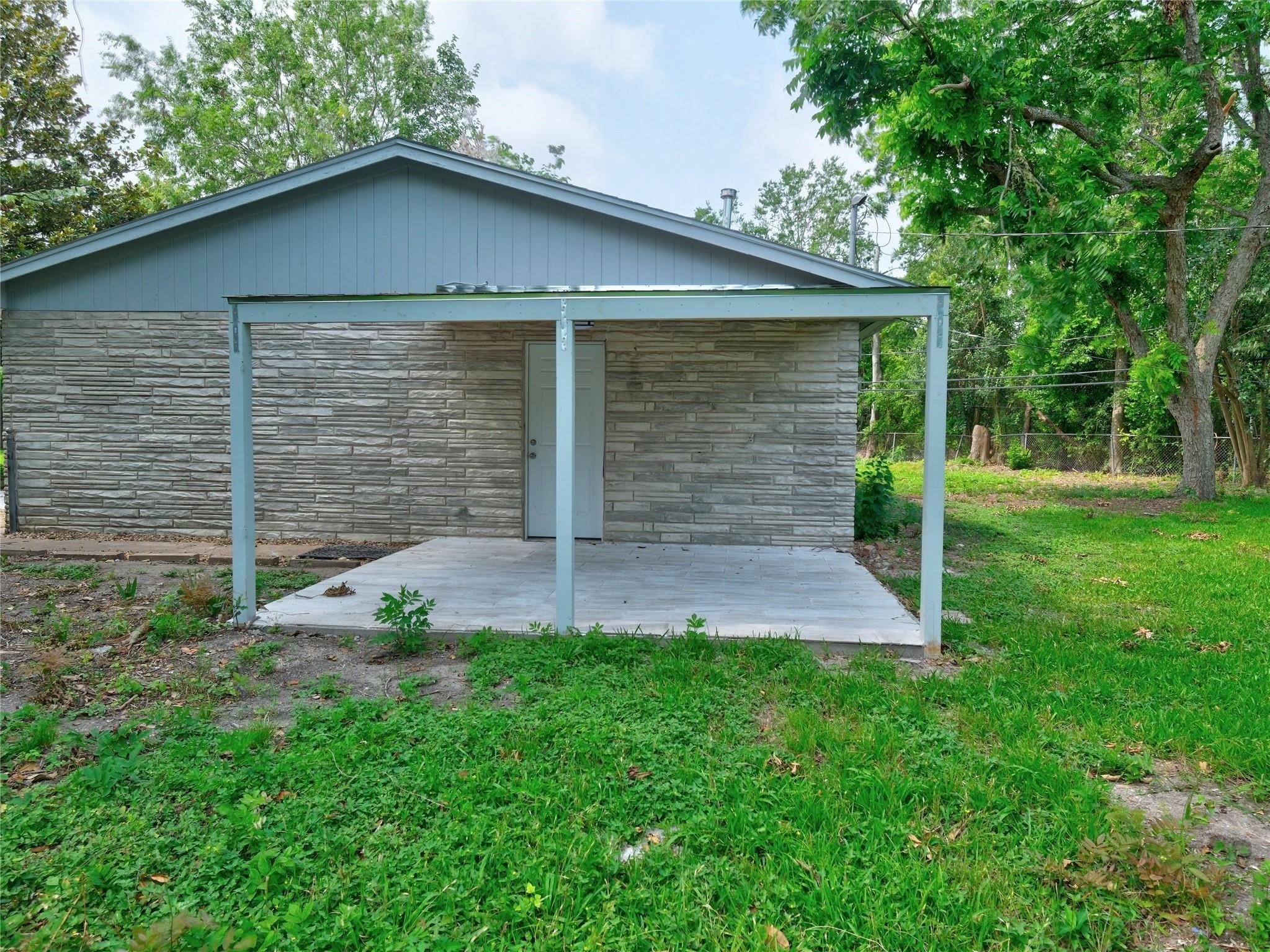 3215 Soway Street Houston, TX 77080 - Photo 25 of 29 a front view of a house with a yard