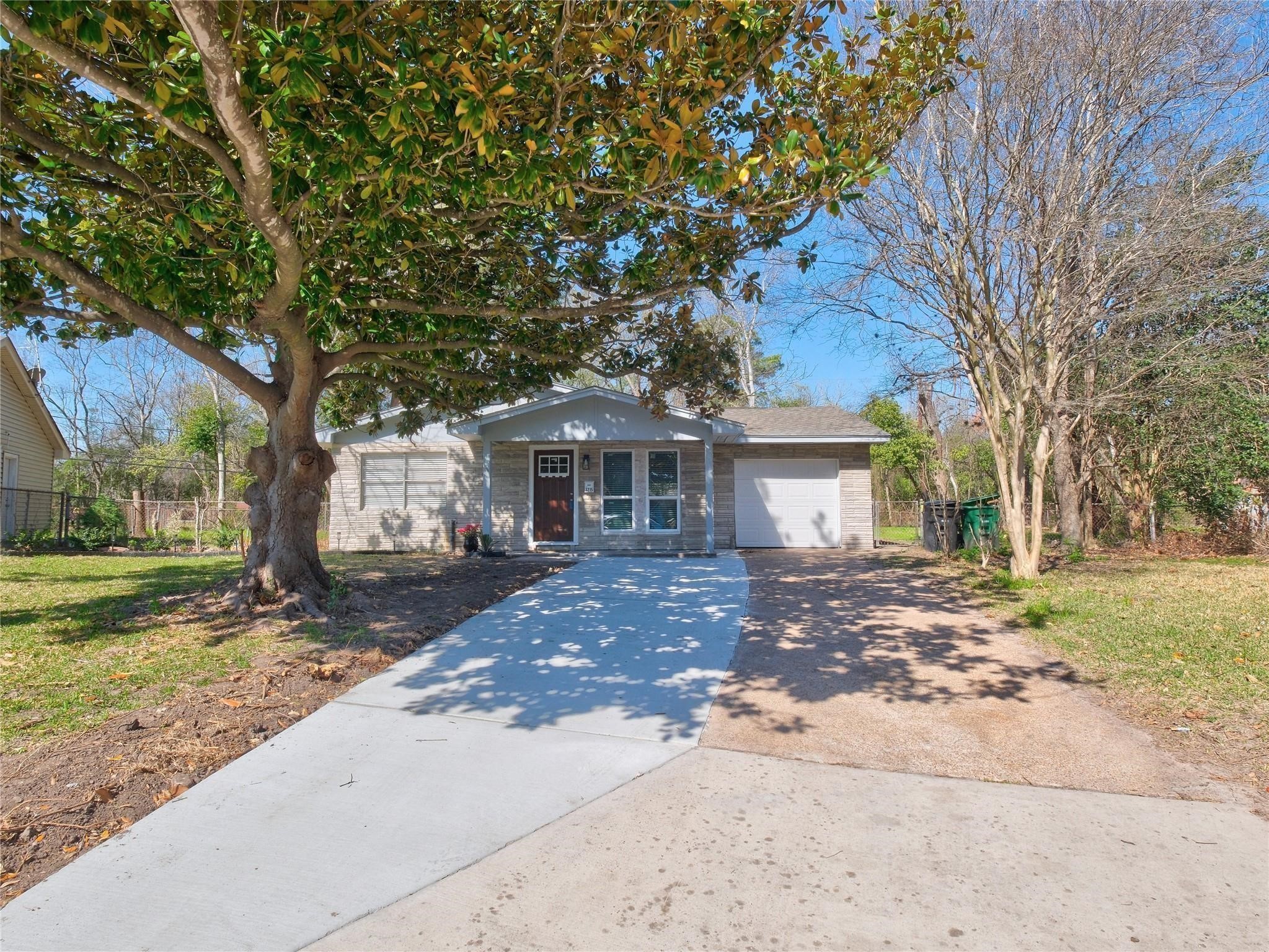 3215 Soway Street Houston, TX 77080 - Photo 27 of 29 a front view of a house with a garden