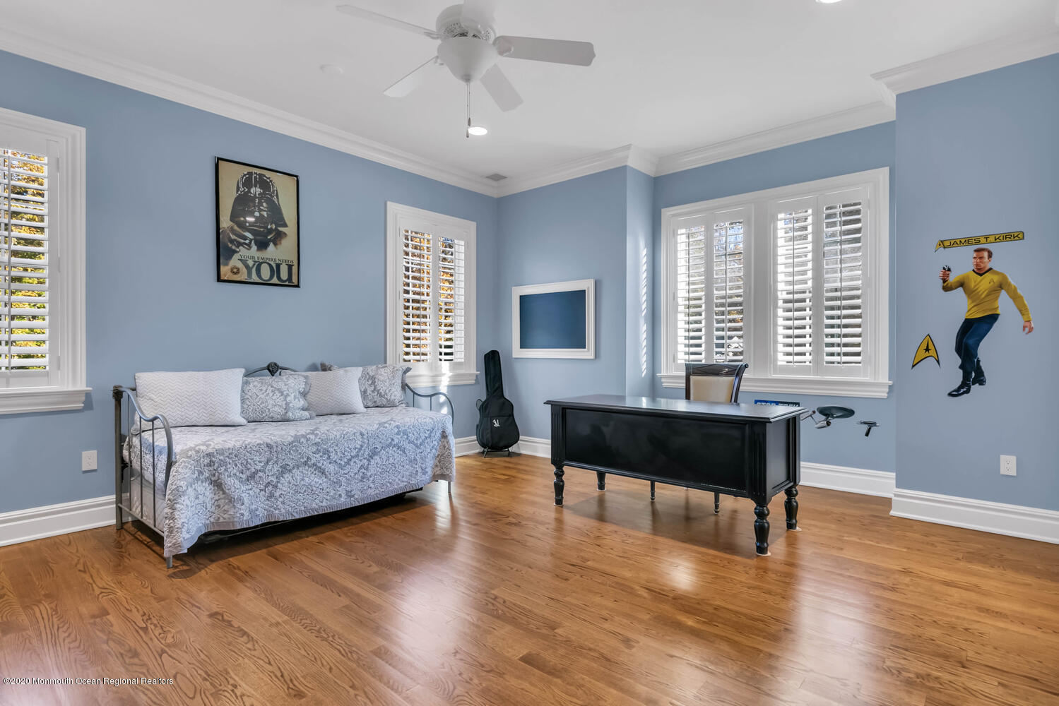 280 Portland Road Atlantic Highlands, NJ 07716 - Photo 24 of 74 a living room with furniture and a wooden floor