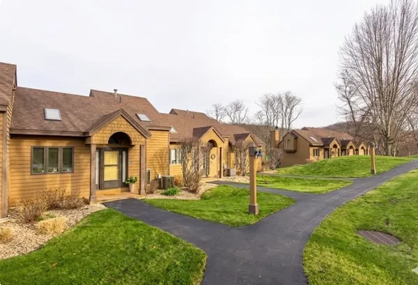 $249,000 | 7 Creekwood Lane, Galena, IL 61036