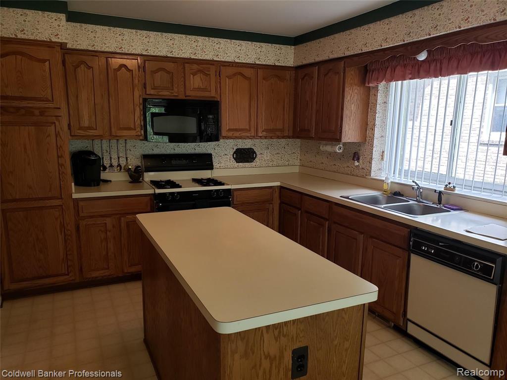 3039 Primrose Drive Rochester Hills, MI 48307 - Photo 4 of 25