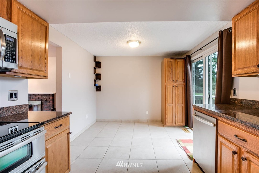 13701 Southeast 173rd Place Renton, WA 98058 - Photo 11 of 25 Gallery Image 11
