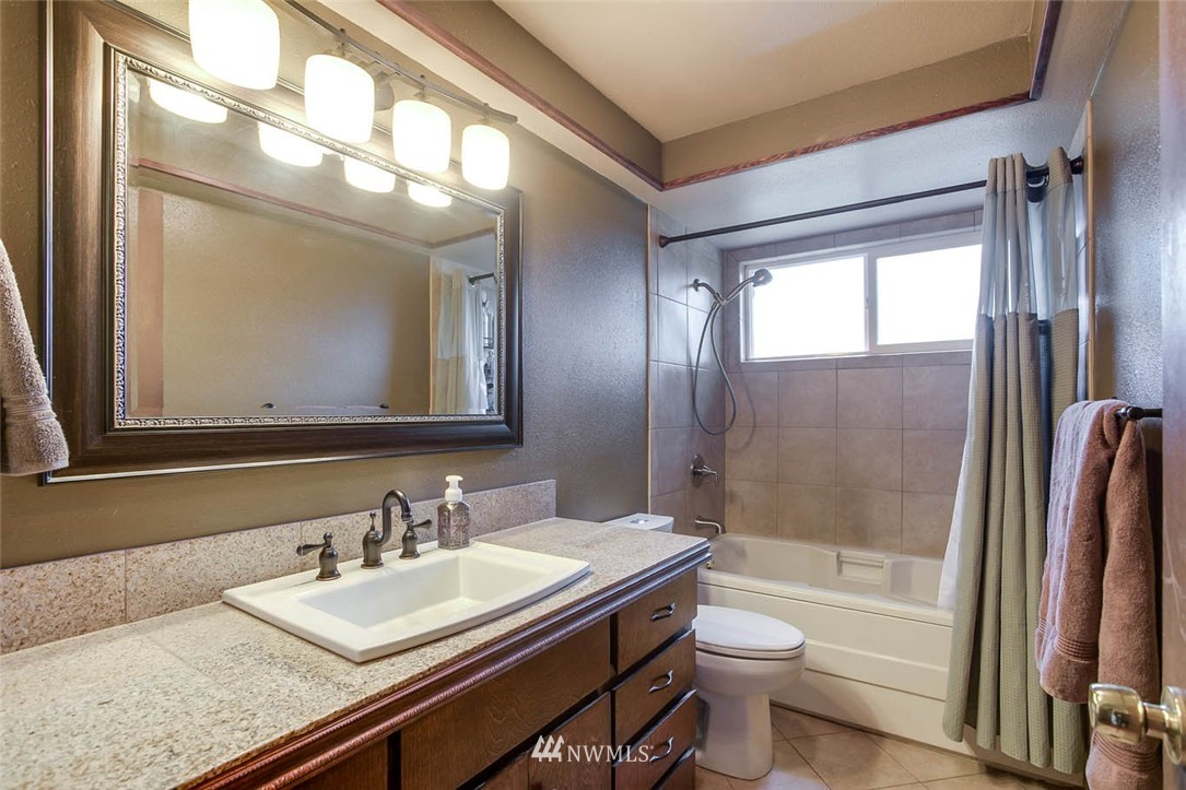 13701 Southeast 173rd Place Renton, WA 98058 - Photo 13 of 25 Gallery Image 13