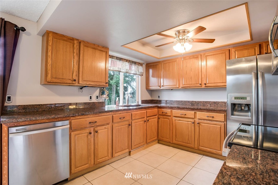 13701 Southeast 173rd Place Renton, WA 98058 - Photo 8 of 25 Gallery Image 8