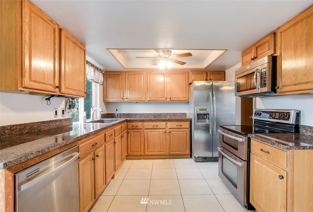 13701 Southeast 173rd Place Renton, WA 98058 - Photo 9 of 25 Gallery Image 9