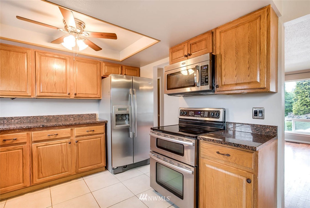 13701 Southeast 173rd Place Renton, WA 98058 - Photo 10 of 25 Gallery Image 10