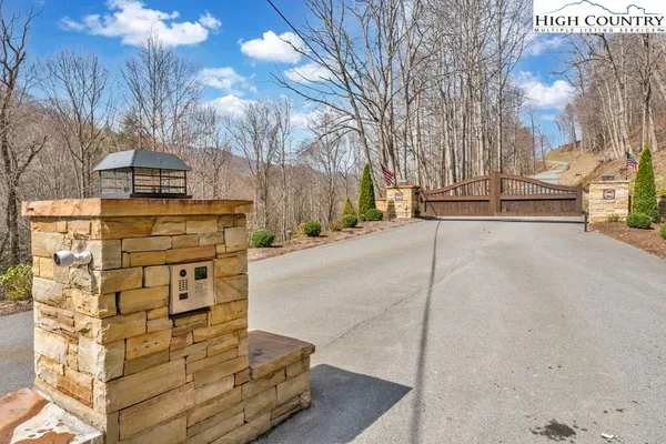 $275,000 | 110 Blacksmith Circle, Elk Park, NC 28622