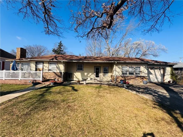 $220,000 | 427 North Oak Street, Garnett, KS 66032