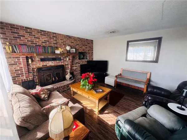 $220,000 | 427 North Oak Street, Garnett, KS 66032
