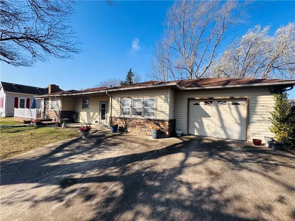 $220,000 | 427 North Oak Street, Garnett, KS 66032