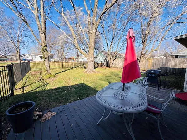 $220,000 | 427 North Oak Street, Garnett, KS 66032