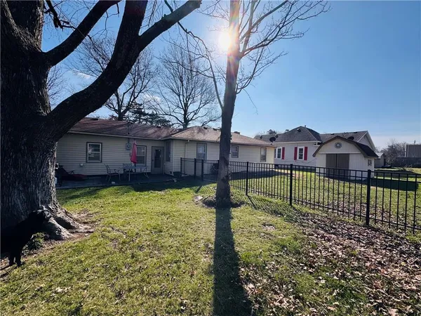 $220,000 | 427 North Oak Street, Garnett, KS 66032