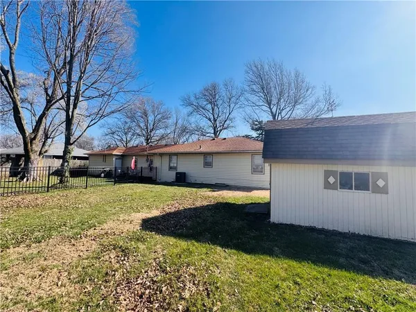 $220,000 | 427 North Oak Street, Garnett, KS 66032