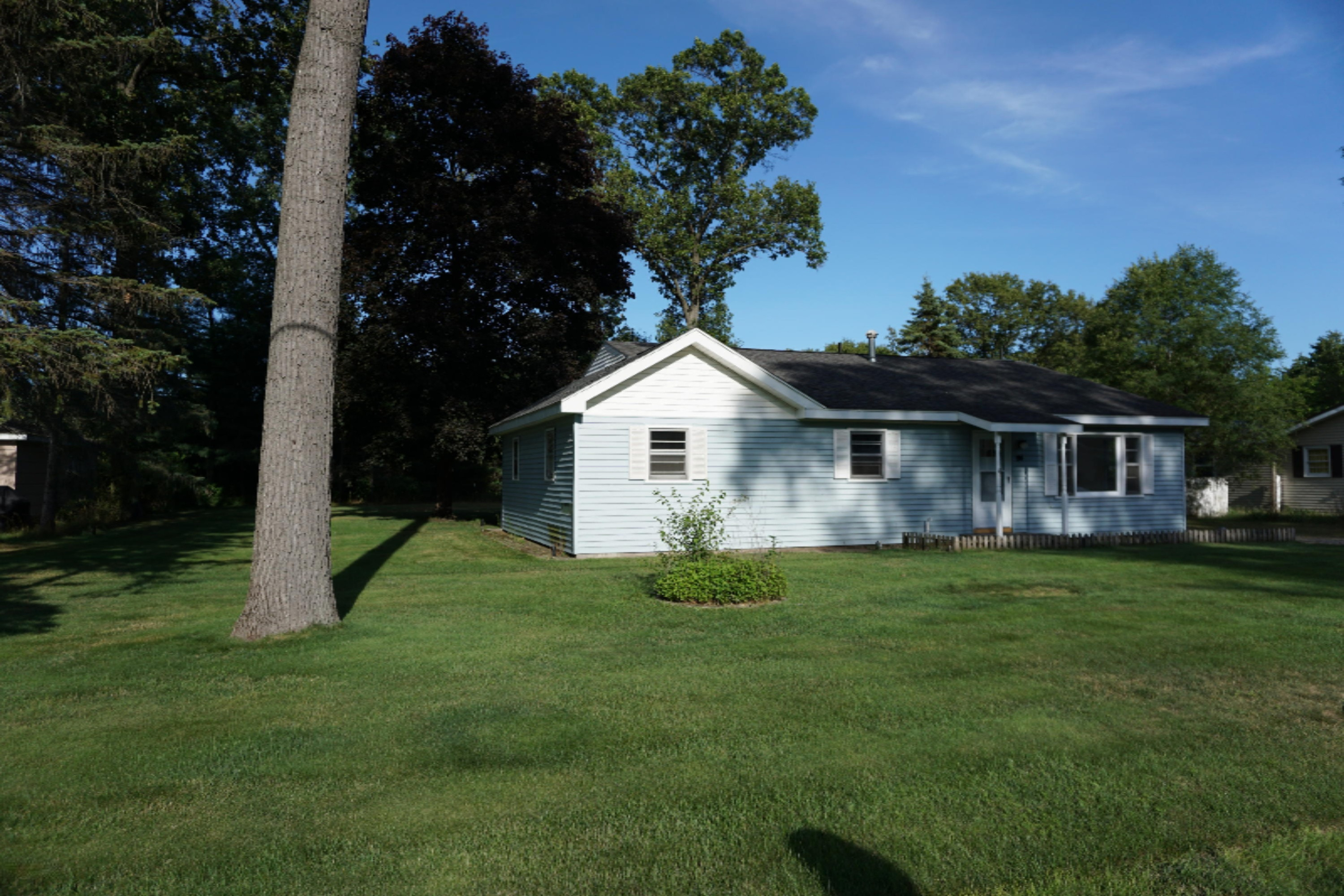 94 Brooks Road Muskegon, MI 49442 - Photo 2 of 25 DSC01673