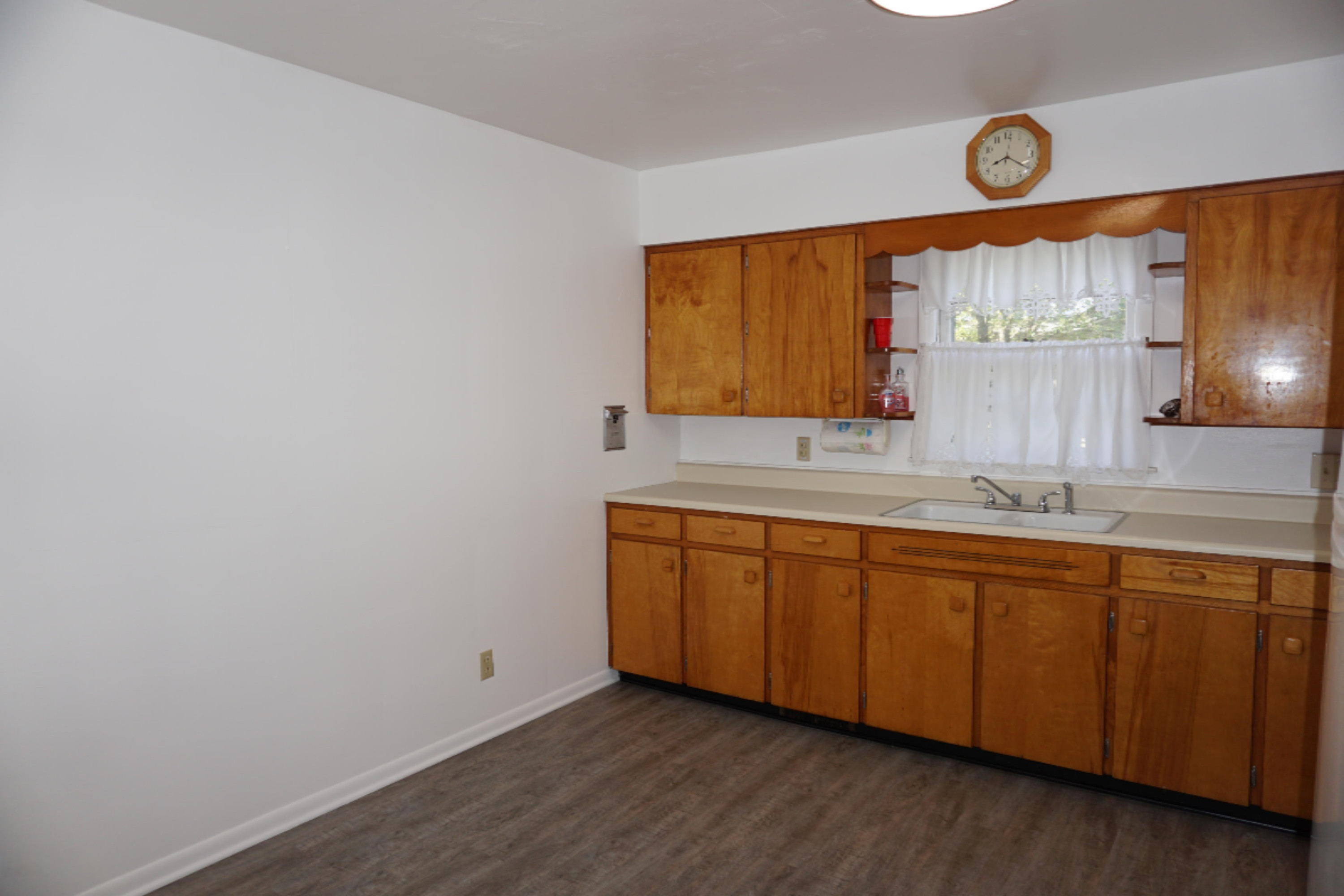 94 Brooks Road Muskegon, MI 49442 - Photo 7 of 25 DSC01708