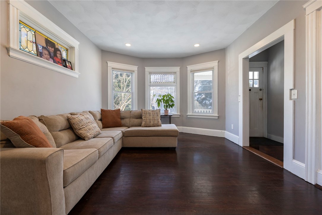 68 Radcliffe Avenue Providence, RI 02908 - Photo 2 of 49 1ST FLOOR UNIT