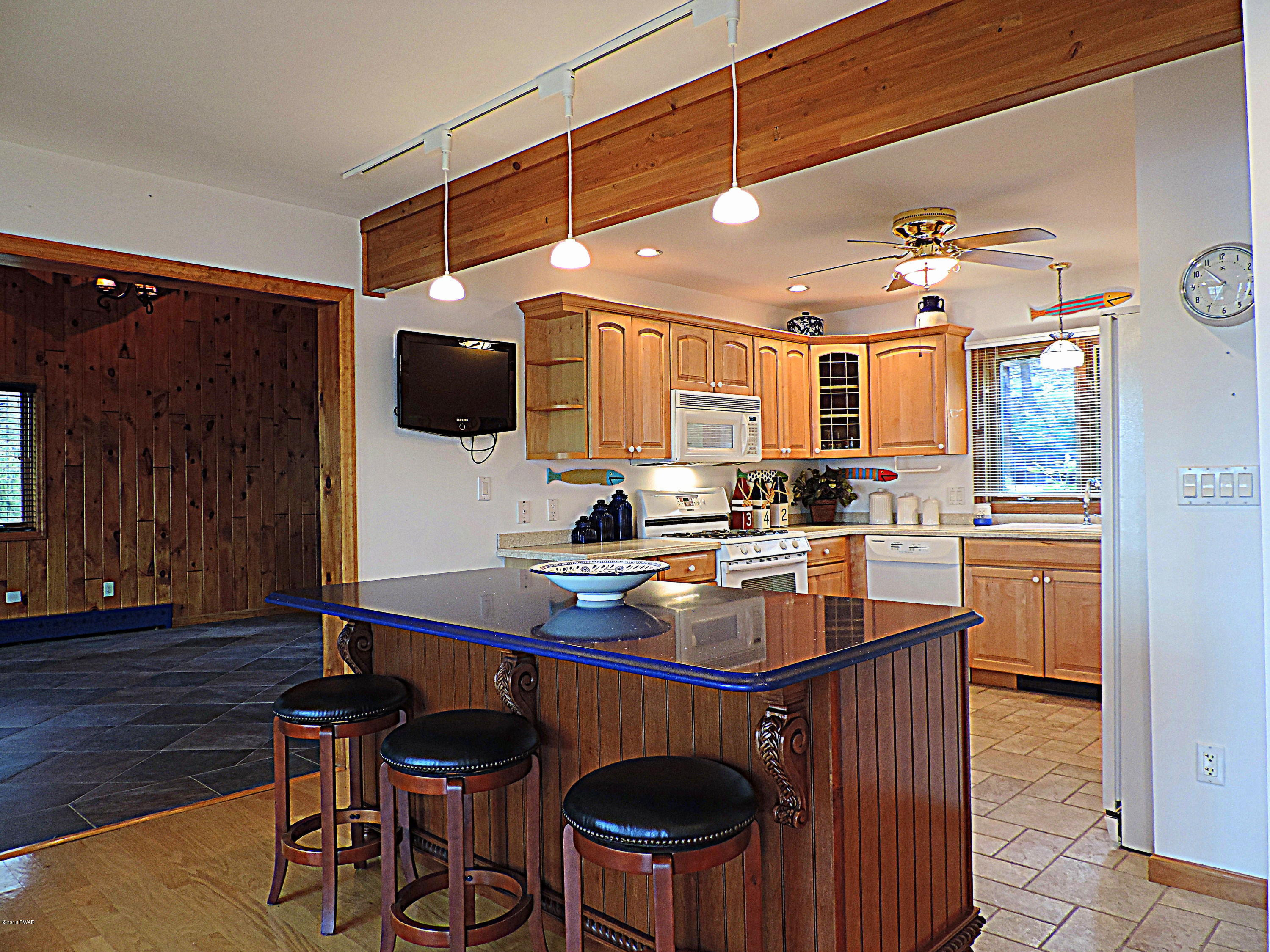 92 Ledge Road Lakeville, PA 18438 - Photo 11 of 59 Rockledge 035