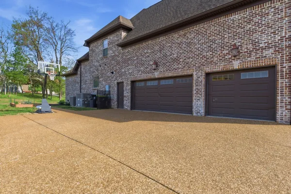 $769,900 | 1100 Lake Highlands Drive, Mount Juliet, TN 37122