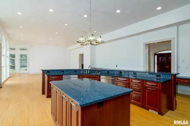 $760,000 | 12 Clearlake Drive, Centralia, IL 62801