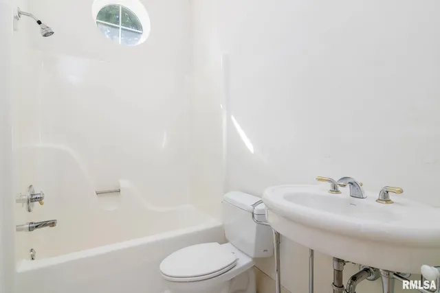 $760,000 | 12 Clearlake Drive, Centralia, IL 62801