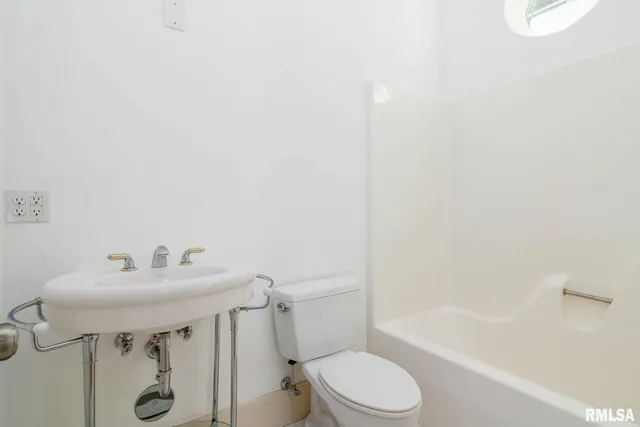 $760,000 | 12 Clearlake Drive, Centralia, IL 62801